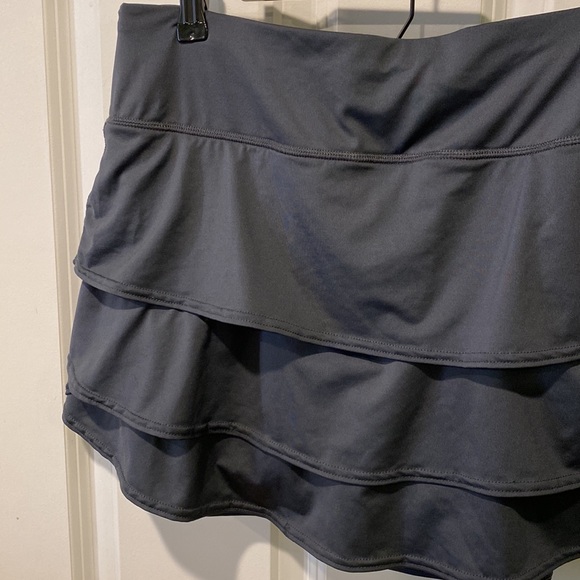 Athleta Charcoal Gray Tiered 14” Skort EUC - Picture 3 of 12